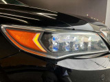 【LEDヘッドランプ】ハロゲンヘッドランプの約2倍の光量でより明るく遠くを照らし、夜間走行時の視認性を高める。さらに長寿命や、省電力も魅力。
