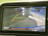 後方の状況を安全に確認できるバックモニターを搭載。狭い道や駐車時も安心です。運転の苦手な方にもおすすめです。