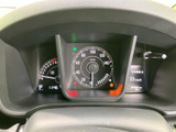 クリアな視認性のメーター類が、運転に必要な情報を的確に伝えます。運転に集中できる、シンプルなデザインが魅力です。