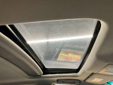 解放感溢れる【サンルーフ】☆車内には爽やかな風や太陽の穏やかな光が差し込みます☆