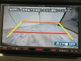 【バックカメラ】駐車時に後方がリアルタイム映像で確認できます。大型商業施設や立体駐車場での駐車時や、夜間のバック時に大活躍!運転スキルに関わらず、今や必須となった装備のひとつです!