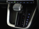 電動パーキングブレーキ・ブレーキホールドを装備してます。ホールド機能は信号待ちが多い一般道で疲労軽減になり、大好評です!