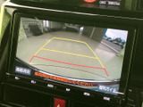 後方確認モニターは、駐車時などに非常に便利です。狭い場所でも安心して操作できます。