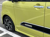 運転席からの視界は広く、運転操作もスムーズに行えます。快適なドライブをサポートする機能も充実しています。
