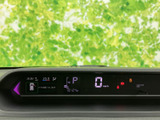 視認性の高いメーターは、運転に必要な情報を的確にドライバーに伝えます。運転状況を把握しやすく、安全運転をサポートします。