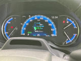 視認性の高いメーターで、運転に必要な情報を的確に把握できます。運転状況に応じて表示が変化し、安全運転をサポートします。