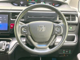 インテリアに合わせたデザインのステアリングは、運転される方のことも考え、運転しやすい形状、大きさです。是非一度、実際に触ってお確かめください。