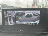 【アラウンドビューモニター】まるでクルマを真上から見下ろしたかのような視点で駐車をサポートします!クルマの斜め後ろや真横など、前後左右の4つのカメラの映像が合成されて、モニターに映し出されます。