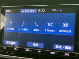 ラジオやCD、Bluetooth接続など、多彩な音源を楽しめます。操作も直感的に行えるので、運転中でも気を散らされません。
