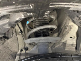 お車を安心してお乗りいただく為には、足回りの定期点検が欠かせません。サービスサポート(有償保証)では無料点検もご提供しており、安心のカーライフをお過ごしいただけるサポート体制が整っています。