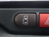 片側電動スライドドアのスイッチ付です。車内からもスイッチ一つで楽にドアの開閉が可能です。電動なので開閉時に力を使う必要がなく、半ドアになることもありません!