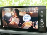 停車中には、TVの視聴をお楽しみいただけます。長距離ドライブや休憩時間のお供に最適。快適な空間を演出します。