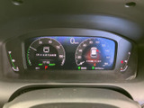 リバース時の安全性を高めるバックモニター。狭い場所での駐車も、よりスムーズに行えます。周囲の状況をしっかり確認できます。