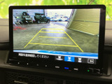 狭い場所での駐車も安心。後方の状況を画面で確認できるので、安全に駐車操作を行うことができます。