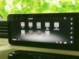 ラジオやCD、USBなど、多様なソースに対応。お好みの音楽をハイクオリティなサウンドで楽しめます。長距離ドライブも快適にお過ごしいただけます。