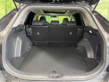 【パワーバックドア】スマートキーや運転席のボタンを押すだけでリアゲートが自動で開閉します!荷物を持っている時や、高い位置にあるバックドアを閉める際に便利な機能です♪