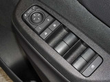 電動格納式ドアミラー・パワーウインドウを装備しています。