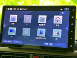 高精細なディスプレイが、運転中の操作をサポート。様々な機能が直感的に操作でき、快適なドライブを演出します。情報満載で、どこへ行くにも安心です。