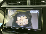 停車中に楽しめるTV機能。長距離移動の休憩時などに、ニュースや番組をチェックできます。移動時間を有効活用できますね。