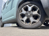 【純正15インチアルミホイール】外観にマッチした純正アルミホイールを装着しております。各種社外アルミホイールや、スタッドレスタイヤも取扱いしております。是非ご相談ください♪