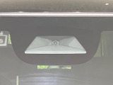 【ホンダセンシング】走行中に前方の車両等を認識し、衝突しそうな時は警報とブレーキで衝突回避と被害軽減をアシスト。より安全にドライブをお楽しみいただけます。