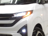 LEDヘッドライトです。デザイン性がよくとても明るいので、夜間の走行や悪天候でも安心です。しかも長寿命!