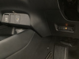 自社整備工場で点検整備をおこなってからお渡ししています。車検が残っている場合は『12ヶ月点検整備』を、車検整備付きの場合は『車検整備』をおこないます。整備費用は車両本体価格に含まれています。