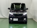 LEDヘッドライトを装備しています。LEDヘッドライトはとても明るく、雨の日や夜間走行も安全・安心です。オートライトコントロール付きで周囲の明るさに応じて自動で点灯・消灯します