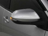 サイドターンランプ付きドアミラー。車両のドレスアップと右左折時の被視認性を兼ね備えたお洒落なミラーです。