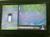 後方の状況を画面で確認できるので、狭い場所での駐車も安心です。安全な運転をサポートする頼もしい機能です。