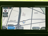 見やすい地図表示で、運転に集中できます。道路状況の情報も確認しやすく、安全運転をサポート。長距離ドライブも安心です。