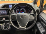 【純正革巻きステアリング】上質な革を使用することで、手にしっかり馴染みとても運転しやすいハンドルです♪