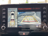 後方確認がこれほど手軽に。駐車時の安全性を高めるだけでなく、狭い道でも安心して運転できます。運転の苦手な方にもおすすめです。
