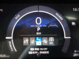 【ブラインドスポットモニター】隣の車線を走る車をレーダーで検知。ドアミラーでは確認しにくい後方エリアの車を検知して、ドアミラーに搭載されたLEDインジゲーターが点灯して注意を喚起してくれます。