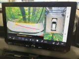 【パノラミックビューモニター】専用のカメラにより、上から見下ろしたような視点で360度クルマの周囲を確認することができます☆死角部分も確認しやすく、狭い場所での切り返しや駐車もスムーズに行えます。