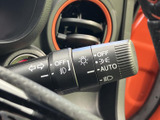操作しやすい位置に配置されたウインカーレバー。スムーズな操作で、安全な車線変更をサポートします。直感的に操作できます。