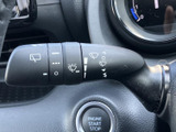 雨の日でもクリアな視界を確保。ワイパーの操作もスムーズに行え、安全な運転をサポートします。