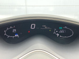 視認性の高いメーターで、運転に必要な情報をしっかり確認できます。運転に集中できる環境が整っています。