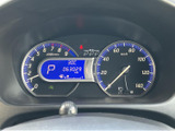 視認性の高いメーター類で、運転に必要な情報を的確に把握できます。直感的に操作でき、運転に集中できる環境です。