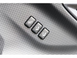 運転席のポジションを2つ、記憶させることができます。ボタンを押すと設定したポジションに電動で移動します。