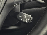 【レーダークルーズコントロール】従来のクルコンの機能に加え、先行車に接近すると、安全な車間距離を保ちながら先行車の車速に合わせ追従するシステム。