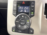 【オートエアコン】一度お好みの温度に設定すれば、車内の温度を検知し風量や温度を自動で調整。暑い&hellip;寒い&hellip;と何度もスイッチ操作をする必要はありません。快適な車内空間には必須の機能ですね♪