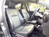 運転席シート廻りは使用感も少なく、良好な状態となっています。前オーナー様が丁寧に使っていたことがよくわかりますね。
