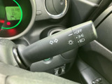 操作しやすいウインカーレバーが、安全な車線変更をサポートします。直感的に操作でき、運転の負担を軽減します。