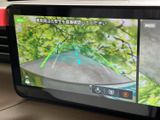 後方確認をサポートするモニター。駐車時の安全性向上に貢献します。狭い場所でも安心です。