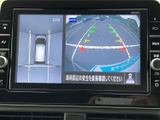 バックモニターで、狭い場所でも安全に駐車できます。周囲の状況を把握しやすく、運転初心者の方にもおすすめです。