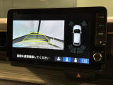 リバースギアに入れるだけで後方の表示へ切り替わります。夜間や雨の日の駐車も楽になりますよ。