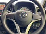 握りやすいステアリングは、運転の操作性を高めます。スムーズなハンドリングで、快適なドライビングをサポート。運転の楽しさを向上させます。