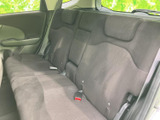 運転席からの視界は広く、運転操作がしやすいです。快適なドライビングをサポートする、機能的な空間です。