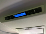 【リアオートエアコン】広い後部座席には必須の機能!風量や温度を自動で調整し前席と同様な車内環境にしてくれるリアオートエアコンを装備。夏の暑さも冬の寒さもストレスなく快適にお過ごしいただけます♪
